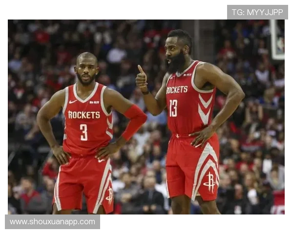 快船训练营首日热闹非凡灯泡组合携手小卡比尔共聚一堂